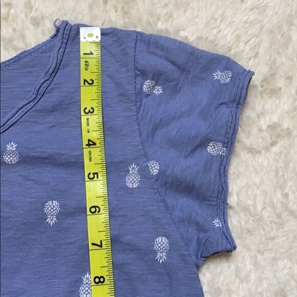 M/L blue pineapple t-shirt  - Picture 9 of 10
